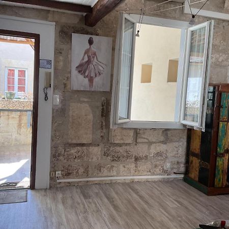 Place Aux Herbes Appartement Nîmes Buitenkant foto
