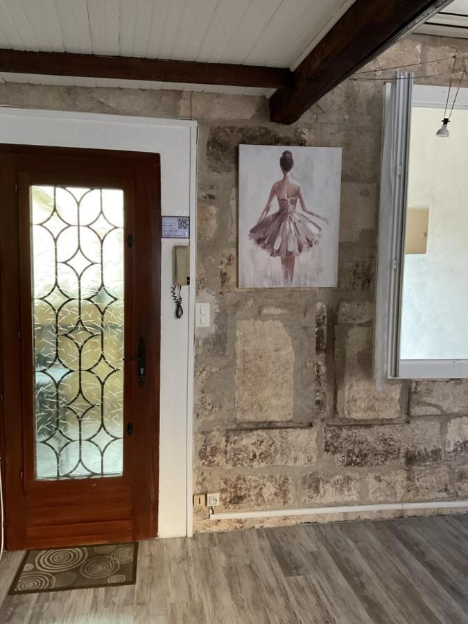 Place Aux Herbes Appartement Nîmes Buitenkant foto