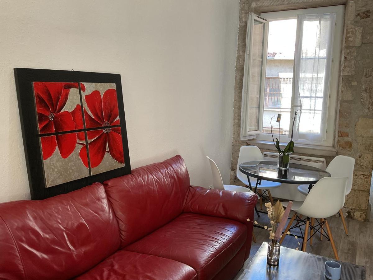 Place Aux Herbes Appartement Nîmes Buitenkant foto