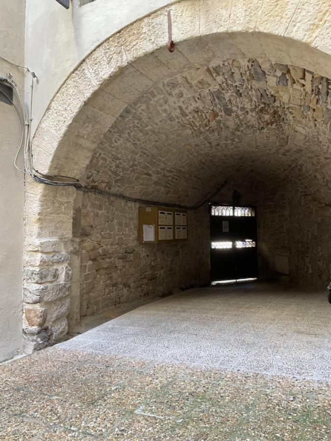 Place Aux Herbes Appartement Nîmes Buitenkant foto