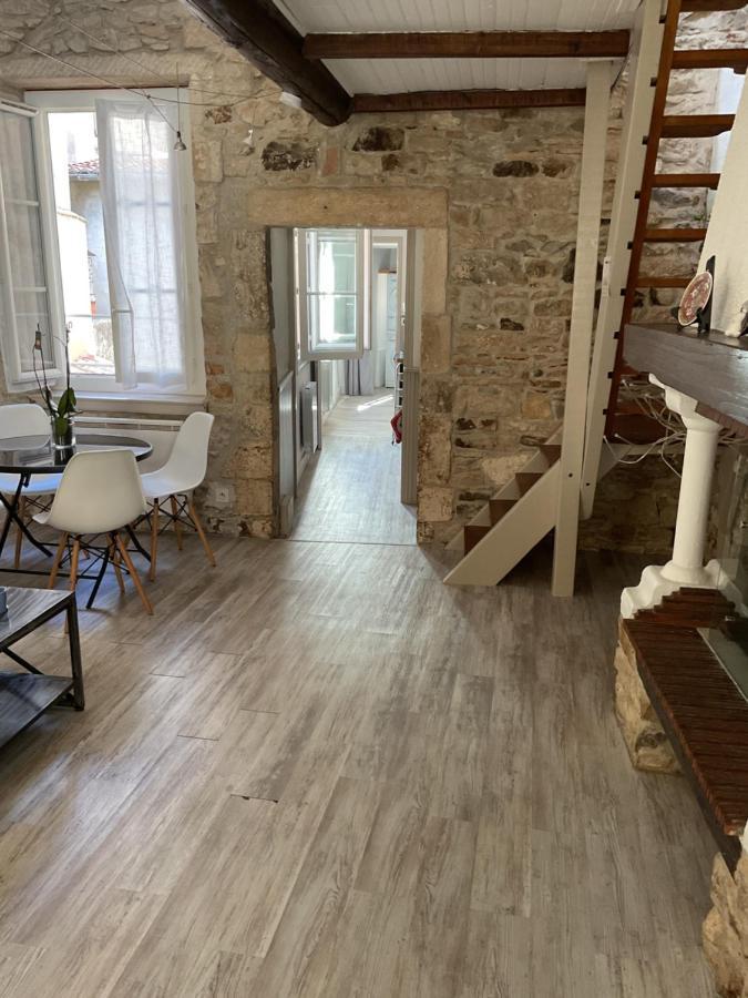Place Aux Herbes Appartement Nîmes Buitenkant foto