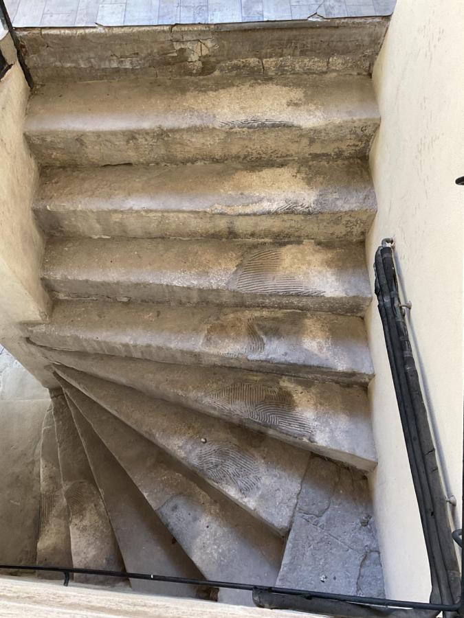 Place Aux Herbes Appartement Nîmes Buitenkant foto