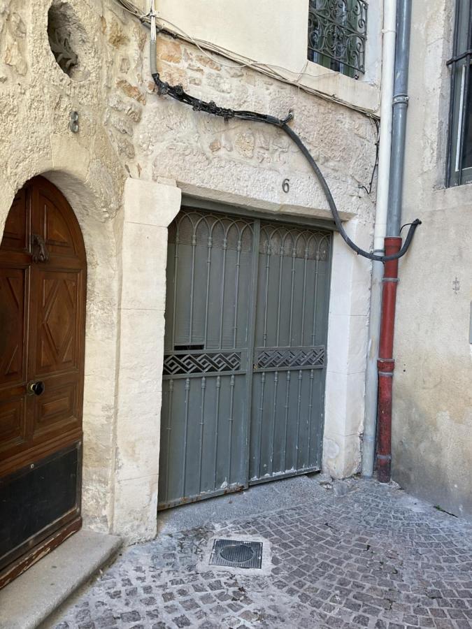 Place Aux Herbes Appartement Nîmes Buitenkant foto