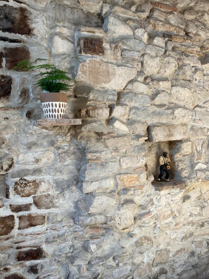 Place Aux Herbes Appartement Nîmes Buitenkant foto
