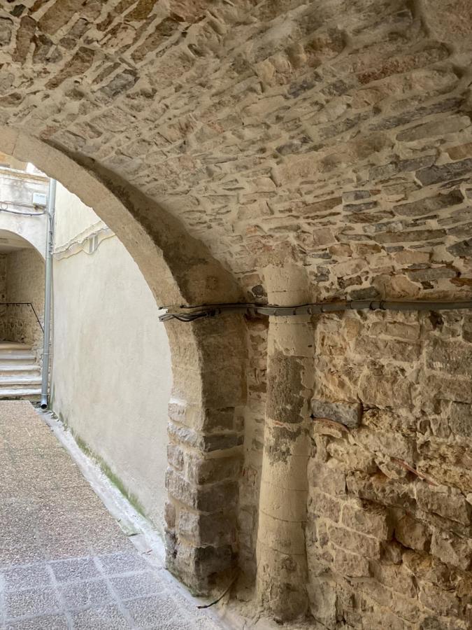 Place Aux Herbes Appartement Nîmes Buitenkant foto
